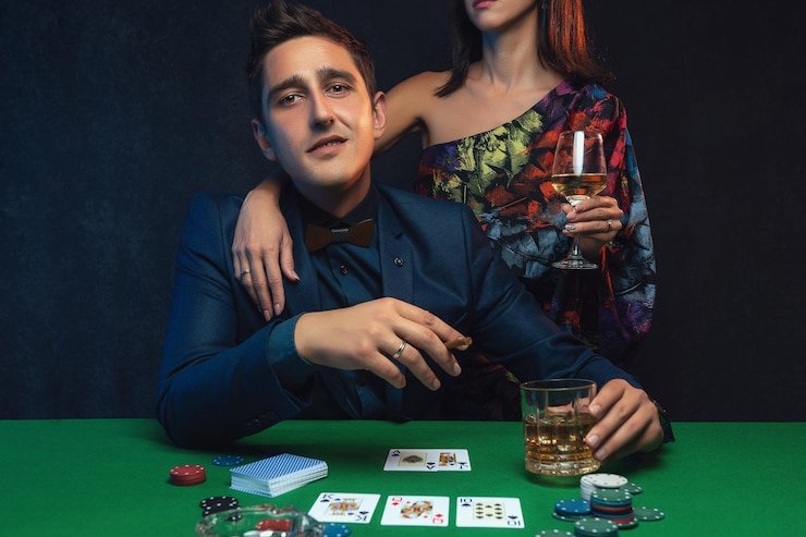 Antarmuka Casino Hold'em pada layar mobile Android dan iOS